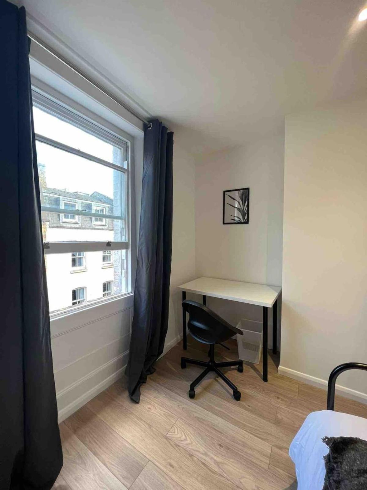 2-bed Flat On The Lively Old Compton St - Soho! * Londra
