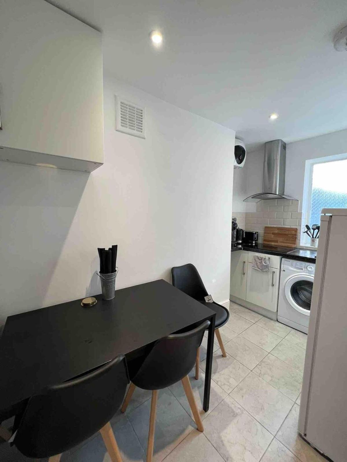 Appartamento 2-bed Flat On The Lively Old Compton St - Soho! Londra