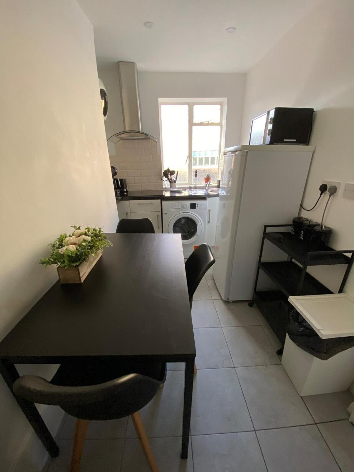 2-bed Flat On The Lively Old Compton St - Soho!